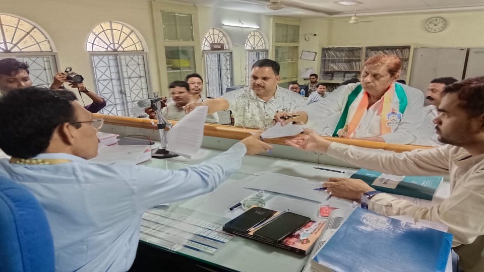 Minister Mohammad Akbar filed nomination in Kawardha seat