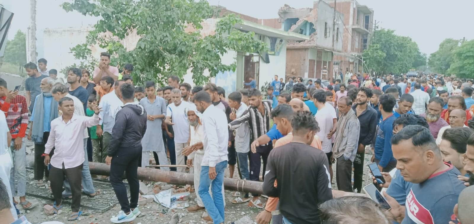 Blast in illegal firecracker factory in Meerut, five people was died and nine were injured