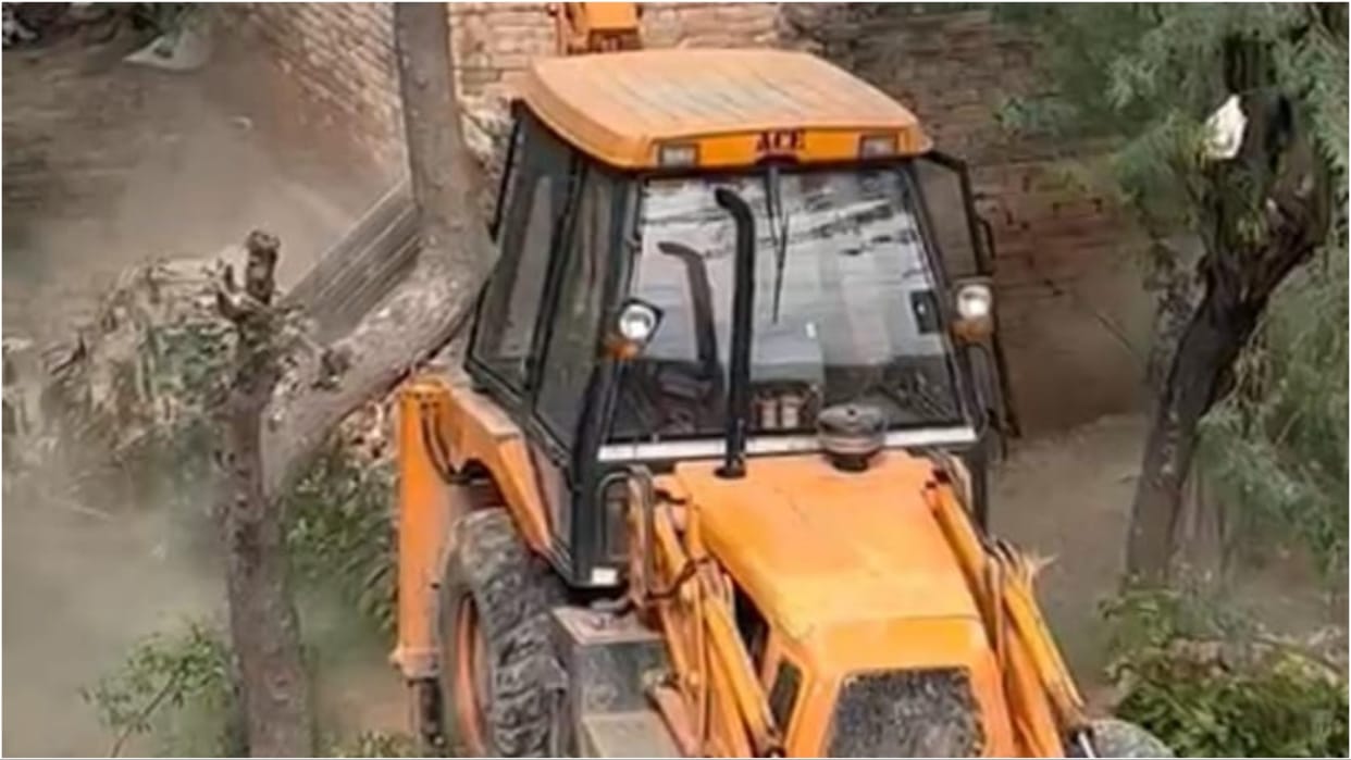 Sonipat: Bulldozer used on more than 10 houses built illegally on pond land