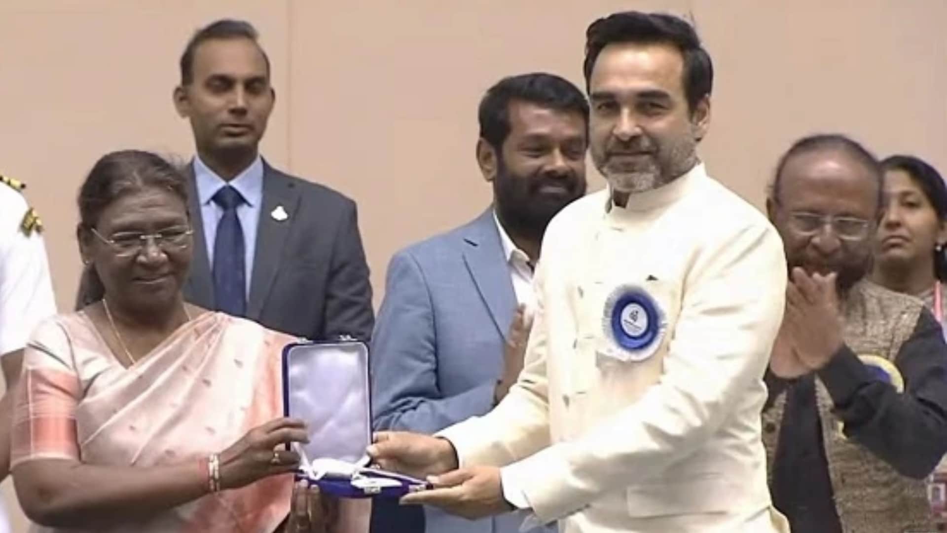 National Film Awards 2023 Allu Arjun Alia Bhatt Kriti Sanon actors awarded by prsident Droupadi Murmu pics