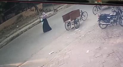 Case of throwing child in BHU: Woman came by auto with child in her lap, auto driver went towards Ravidas Gate