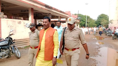 Decision on BJP MLA Ramdular Gond accused of misdeed a teenage girl postponed again, now hearing on 20th