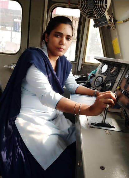 Navratri Special: A journey from the doorstep to the railway tracks, read the story of the struggle of a femal
