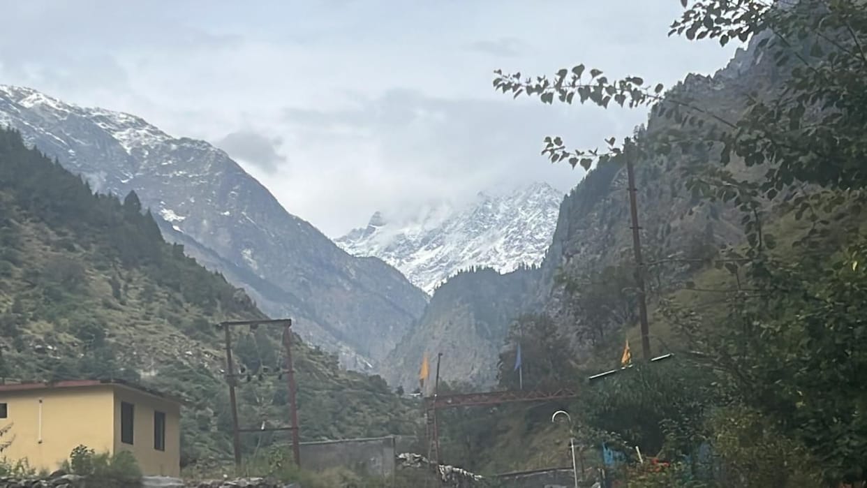 Uttarakhand Weather Update Today snowfall Expected in high altitude areas  rainfall yellow alert issued
