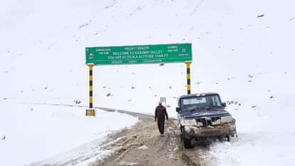 जोजिला पास पर बर्फबारी