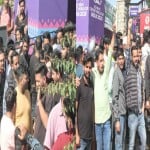 मैच टिकट नहीं मिलने पर भड़के क्रिकेट प्रेमी।