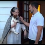 राहुल गांधी ने सोनिया गांधी को दिया सरप्राइज (फाइल फोटो)