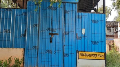 oxygen plant of District Hospital has been lying broken for four months in Agra