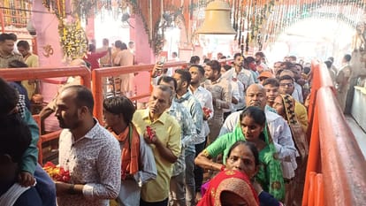 Fourth day of Navratri: Devotees started attending the court of Maa Vindhyavasini since early morning