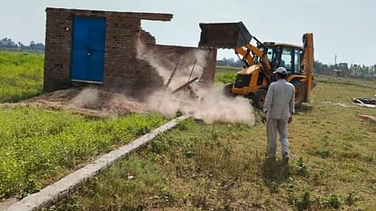 Bulldozer runs on four illegal colonies in Bareilly