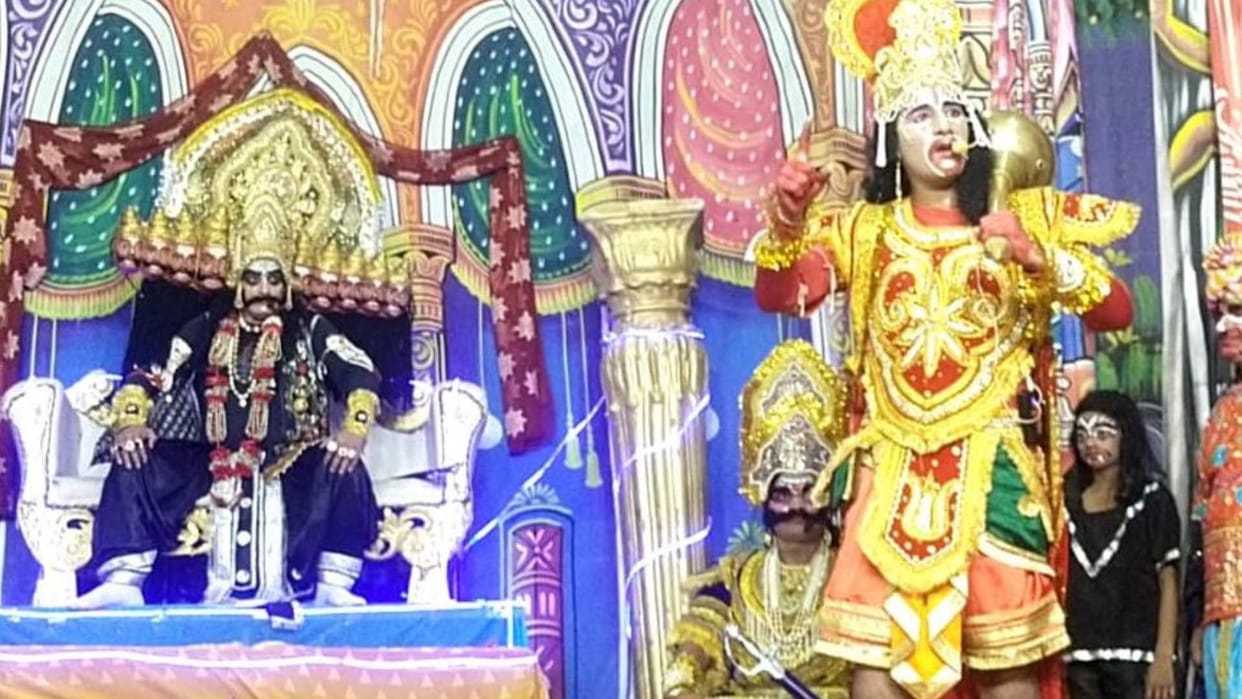 Haridwar Ramlila father son relationship playing  roles of Ravan and Angad on stage Uttarakhand news in hindi