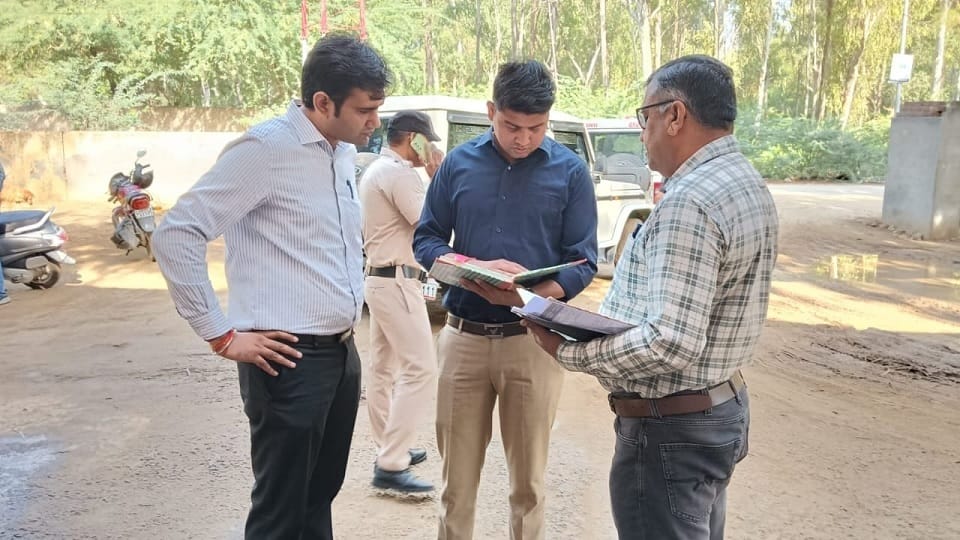 Strictness of SDM Mohit Mehrana in Hansi: Surprise inspection of electricity and public health office