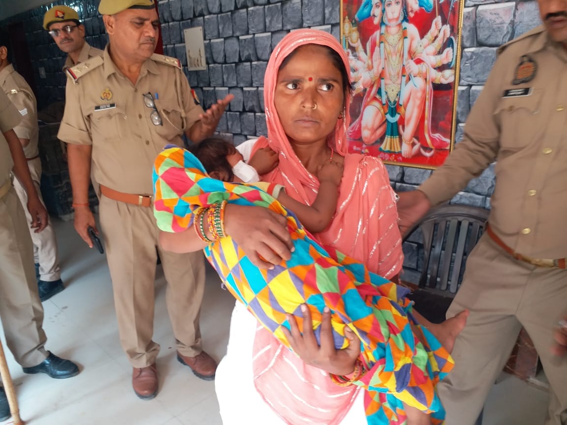 Hit and Run, Drug addict ran the car, hit two, rickshaw puller along with girl injured, admitted to hospital