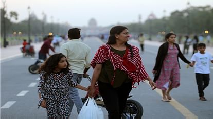 Weather News: धूप खिलने से मिली राहत, रात में गिरेगा पारा, पर्वतीय हवाएं चलने से शाम ढलते ही महसूस होगी ठंड Weather News Some relief due to sunshine in Delhi temperature will drop at night