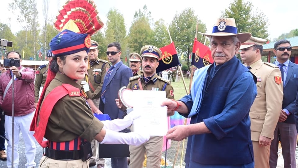 Jammu Kashmir: lg manoj sinha said  Police plays important role in fighting terrorism