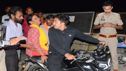 man dies due to truck hit bike on Chaupula bridge in Bareilly