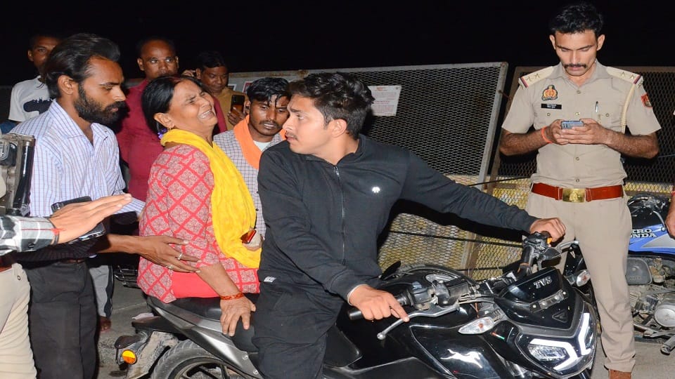 man dies due to truck hit bike on Chaupula bridge in Bareilly