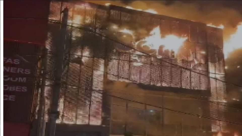 Fire breaks out in furniture showroom in Kirtinagar delhi