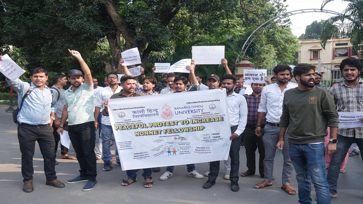 The administrative building of Vidyapeeth was occupied by the students for several hours, slogans were raised