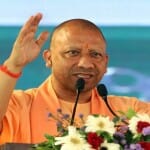 सीएम योगी आदित्यनाथ संबोधन करते हुए