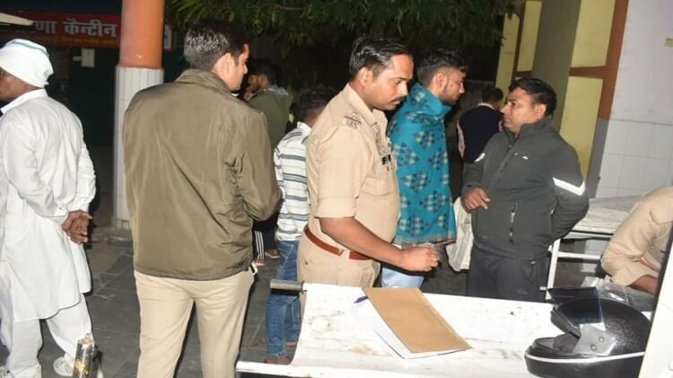 Amroha: रिश्तेदार के अंतिम संस्कार से लौट रहे किसान की हादसे में मौत, दूसरा साथी गंभीर रूप से जख्मी