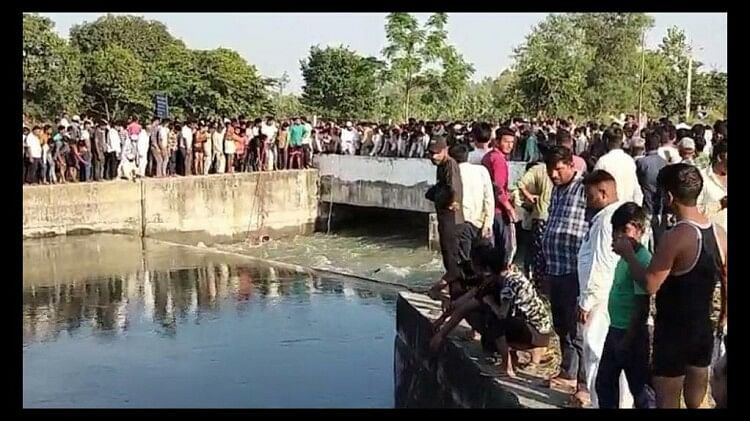 अमरोहा: मध्यगंगा नहर में नहाने के दौरान चार दोस्त डूबे, लोगों ने एक को बमुश्किल बचाया, तीन की तलाश में गोताखोर