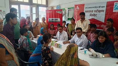 More than two hundred patients were given treatment in health camp of Amar Ujala Foundation in agra