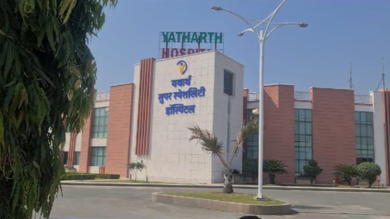 Niwari News: Income Tax raid in private hospital, officials switched off employees phones,