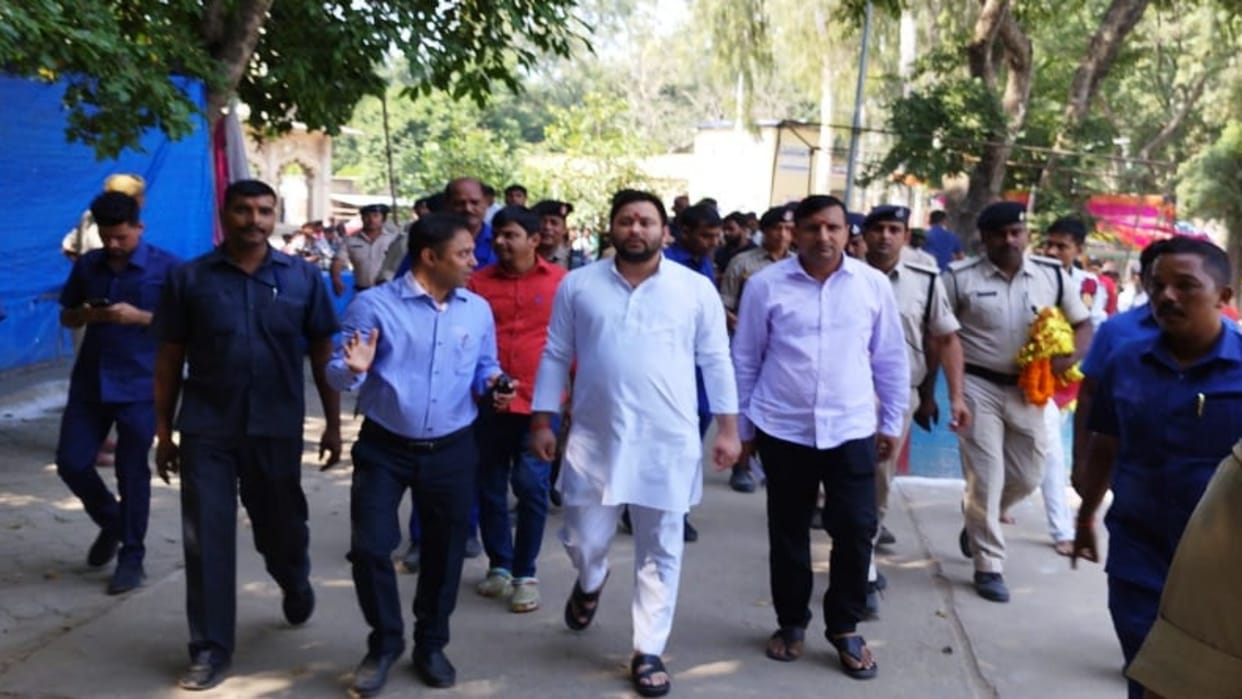 Bihar Deputy CM Tejashwi Yadav worshiped at Thawe temple Says Government is engaged in development work