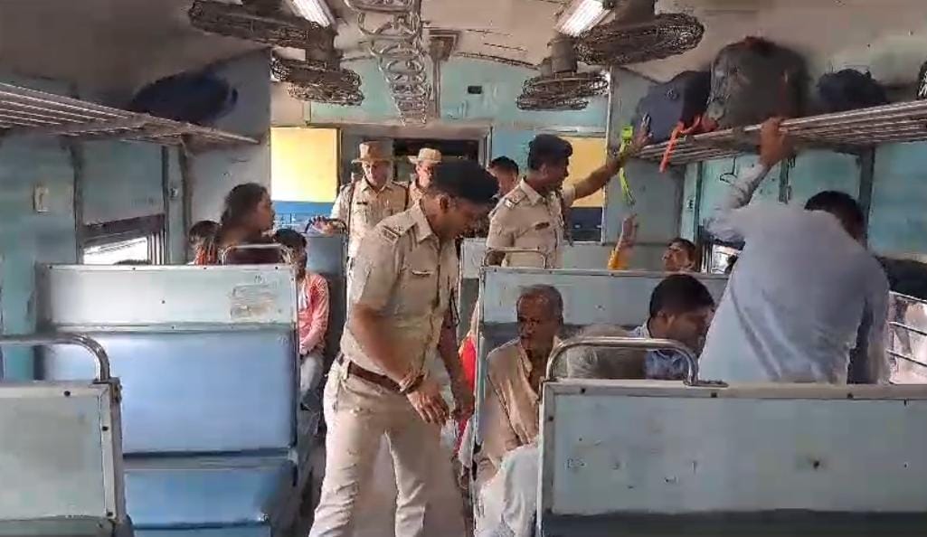 Bihar: Information about bomb in Patna-Gaya train, Police is investigating, Patna Junction,  SSP Rajeev Mishra