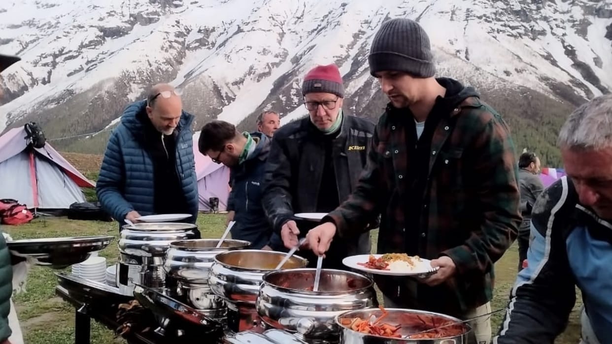 Seventy Foreign Tourists Reached Snow Covered Sural Bhatori in Pangi Valley Chamba Distt Himachal Pradesh