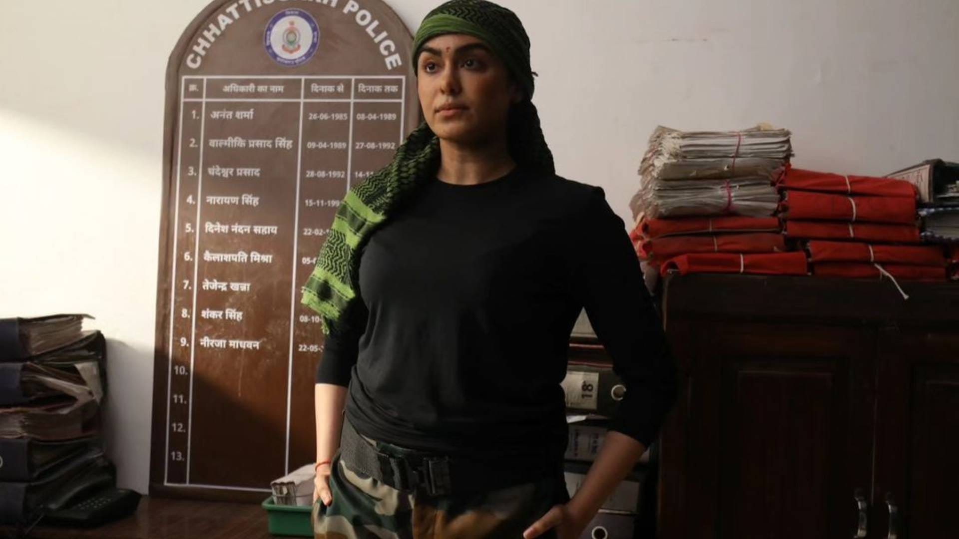 Uproar in JNU during the screening of Adah Sharma bastar The Naxal Story SFI students protested