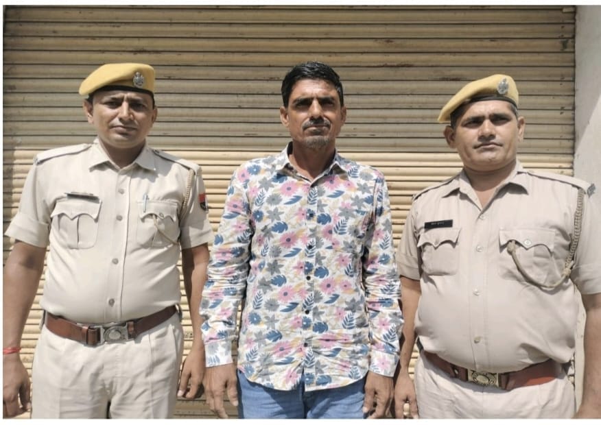 Dismissed policeman who was absconding in Doda poppy smuggling in Sirohi arrested