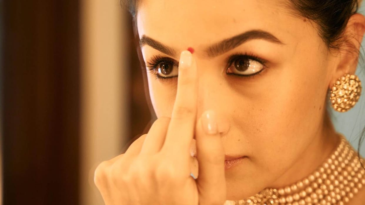 Fashion Tips how can i find best bindi for my face according for face shape