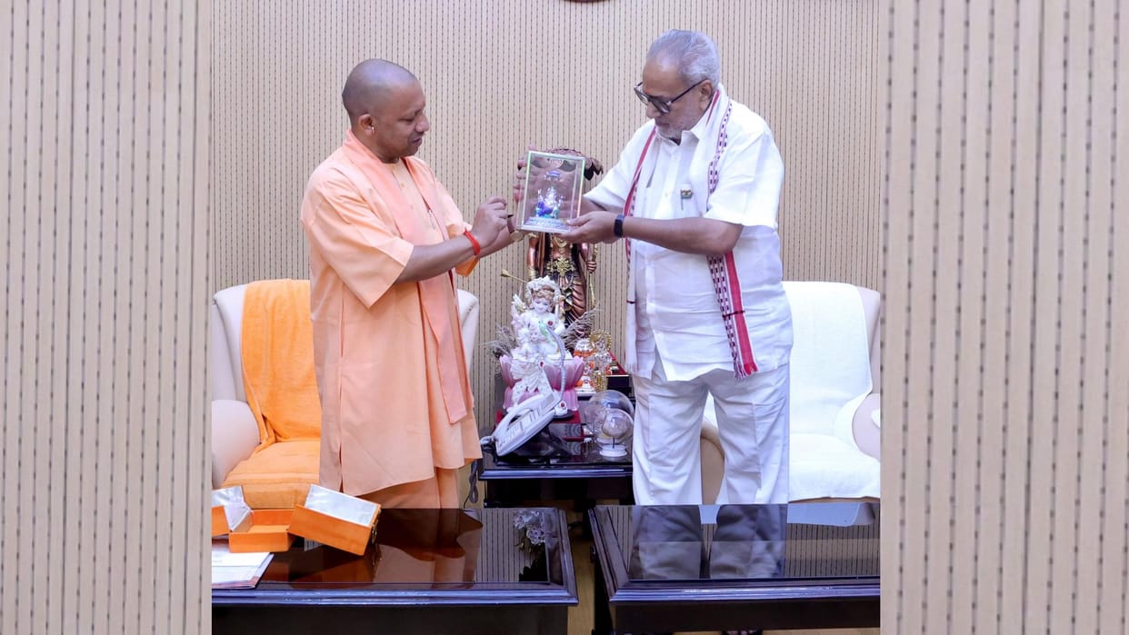 Odisa governor Ganeshi Lal meets to CM Yogi Adityanath.