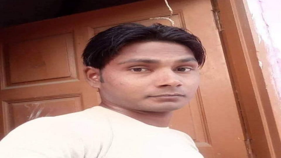 Bike riding youth from Sikandrarau dies in road accident