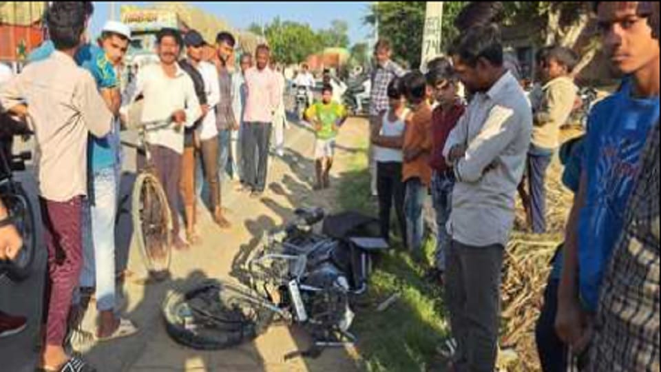 Moradabad: Speeding truck hits bike in Bilari, two friends killed