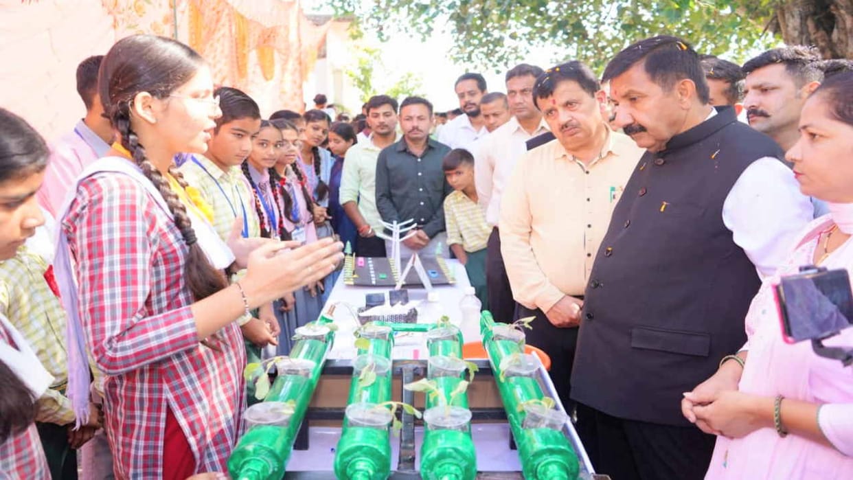 Mukesh Agnihotri said - special focus on the needs of future generations in development work