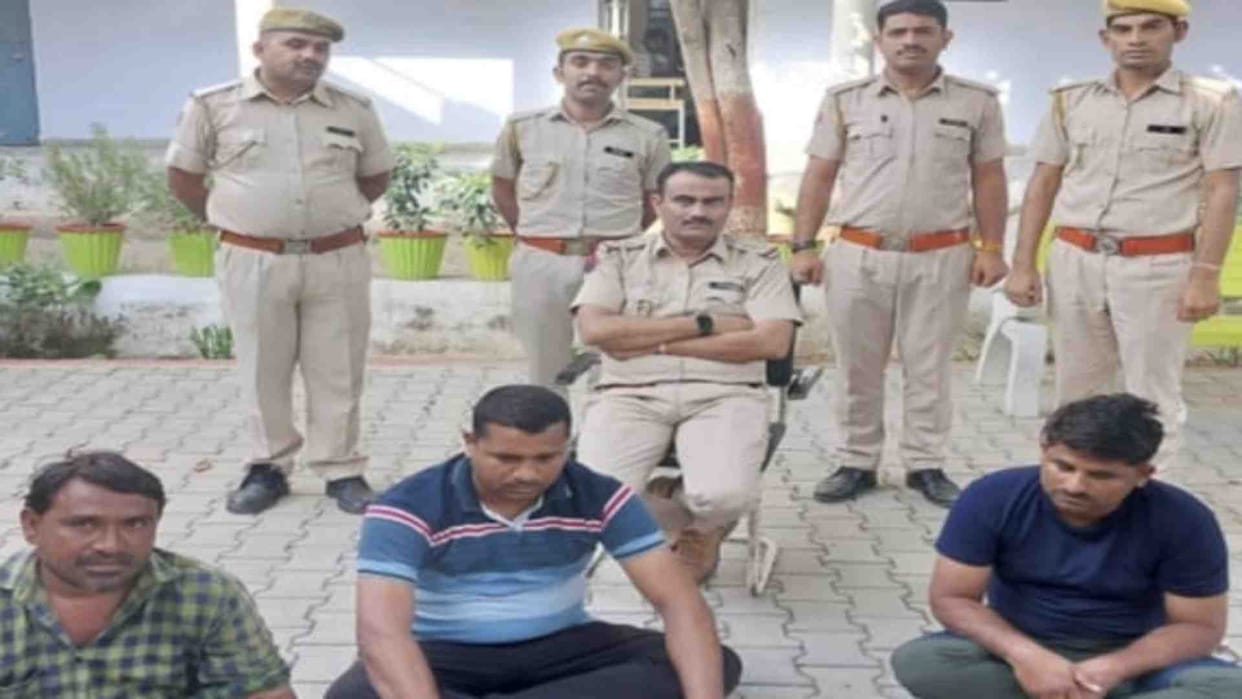 Police arrested three absconding liquor smugglers in Sirohi