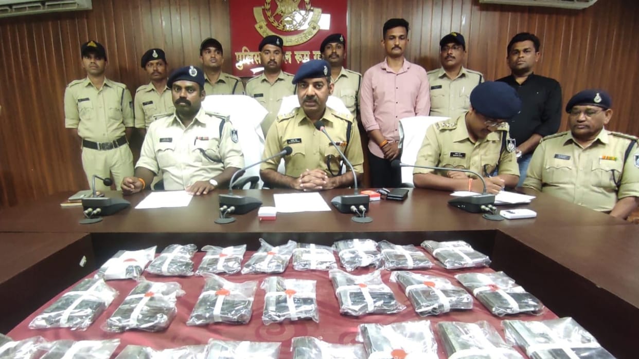 Khargone: Despite police strictness, supply of illegal weapons continues two accused arrested