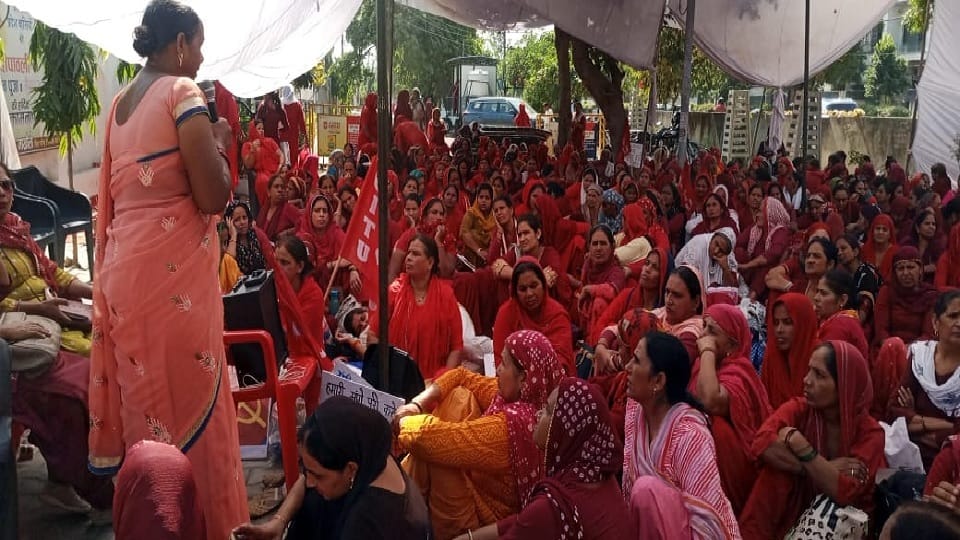 Asha workers took out candle march in Sonipat, camp ended in afternoon