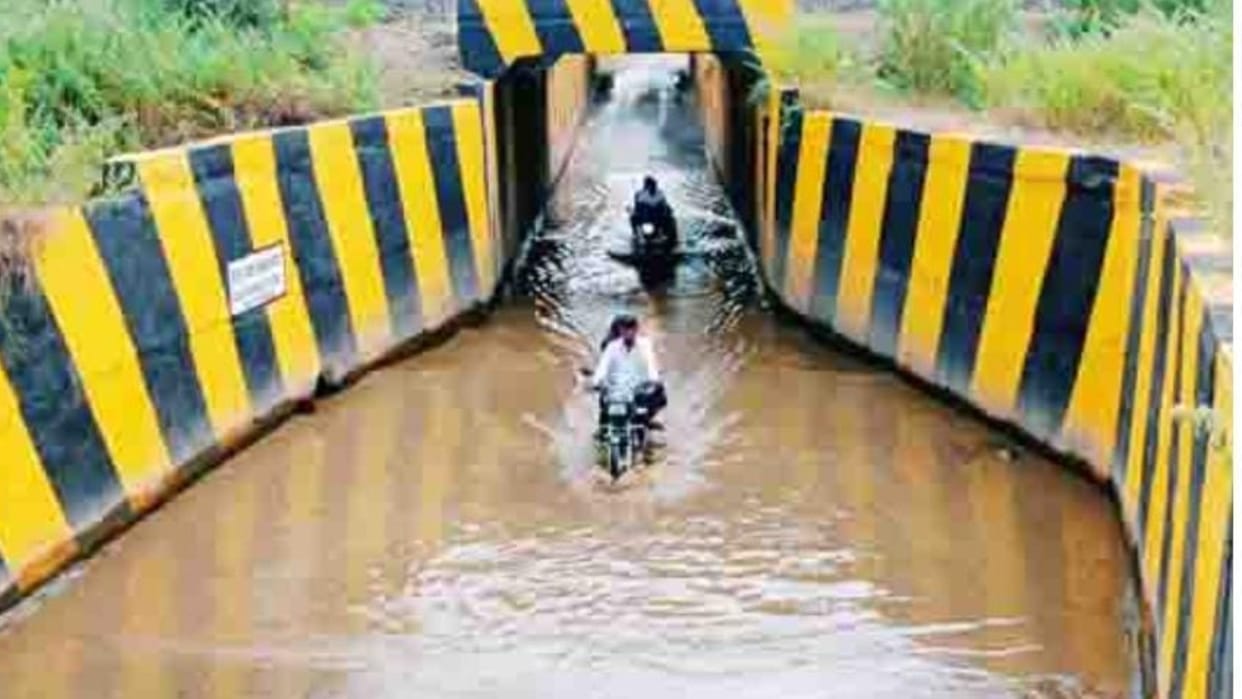 MP News: Railway under bridge is filled with rain water for three months, problem not being resolved