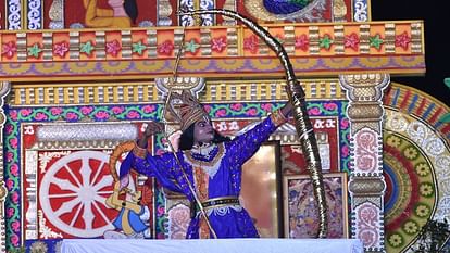 Delhi Ramlila: राम-रावण युद्ध देखने के लिए आज जुटेंगे नेता, राष्ट्रपति और उपराष्ट्रपति भी होंगे शामिल Delhi Ramlila Leaders will gather today to watch Ram-Ravan war