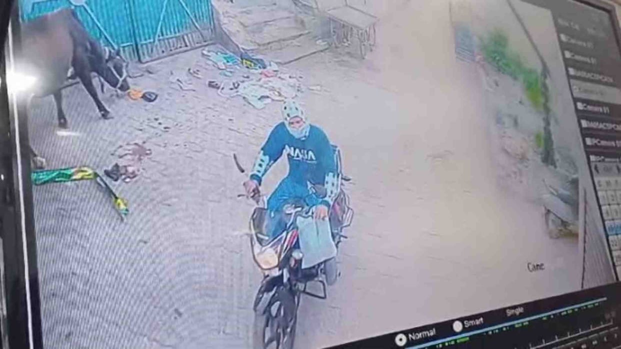 Vicious miscreants took away gold ornaments from a priest in Ajmer