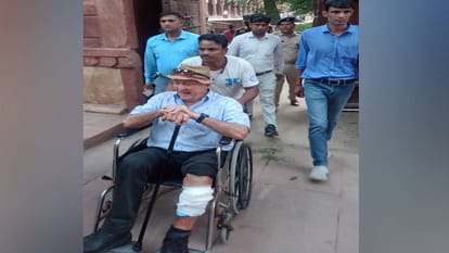 case of indecency with an American female tourist has come to light at Fatehpur Sikri Memorial in Agra