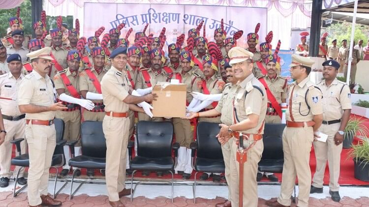 Ujjain: Convocation Ceremony Of Police, New Constables Administered ...