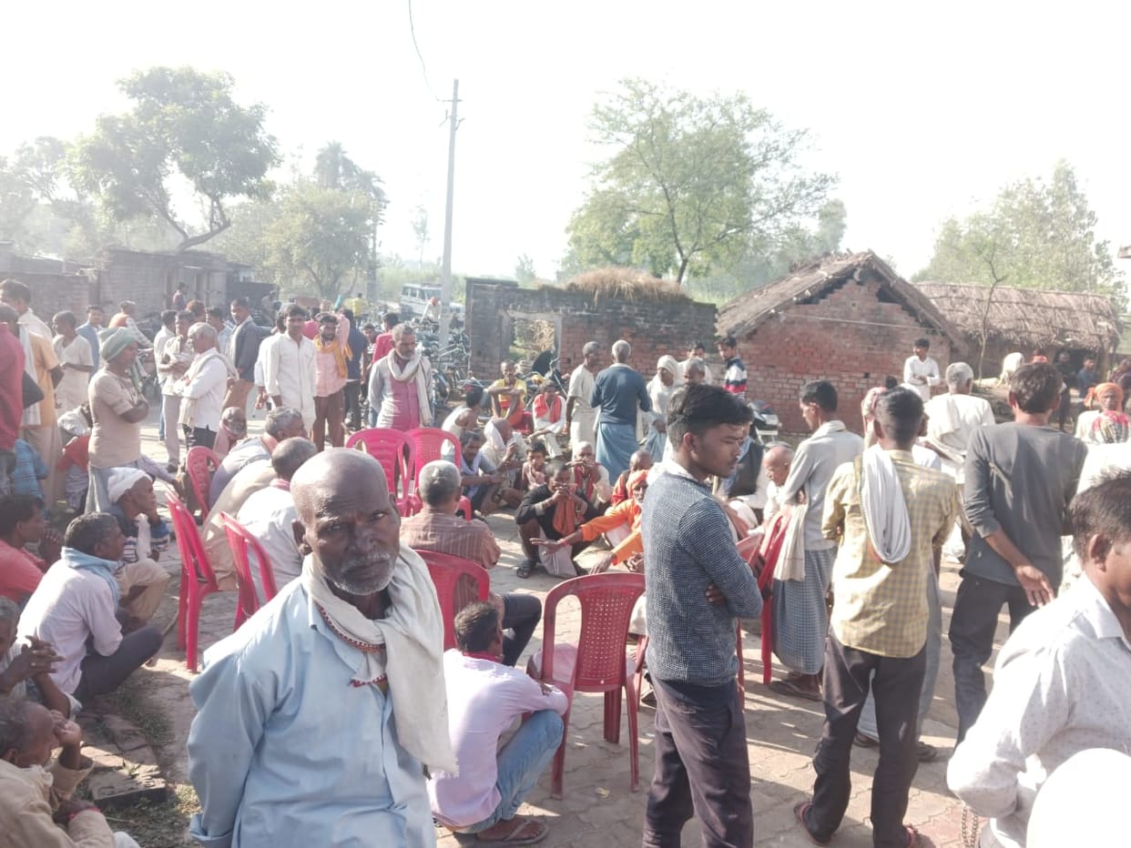 Bahraich News: Two real brothers died due to fire in the cooler kept in the room