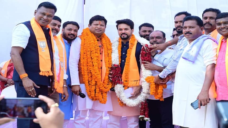 भाजपा प्रत्याशी महेश गागड़ा ने किया नामांकन