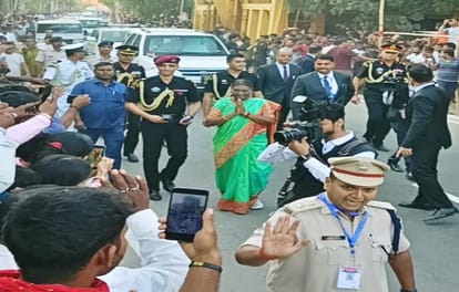 Bihar News : Toppers honored in the convocation ceremony of President Draupadi Murmu in Gaya.