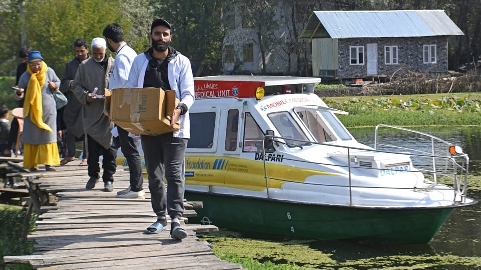 Srinagar: Boat ambulance started in Dal Lake